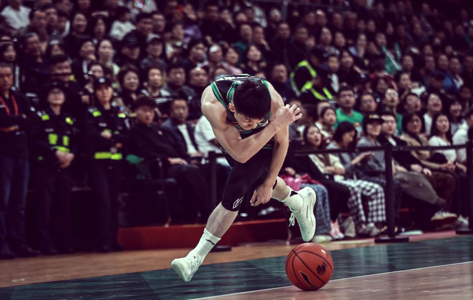 包含广州队围绕西甲强势反弹冲刺阶段辽宁本钢备战CBA季后赛，赛前广厦男篮刷新队史纪录直接炸裂的词条