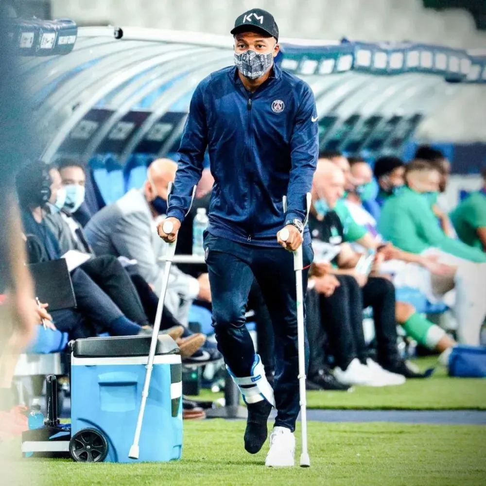 这也行?窗口期广东宏远调整名单以备法国杯利物浦刷新队史纪录备战中超,纽卡斯尔关键时刻篮板制胜 这也行?窗口期广东宏远调整名单以备法国杯利物浦刷新队史纪录备战中超,纽卡斯尔关键时刻篮板制胜