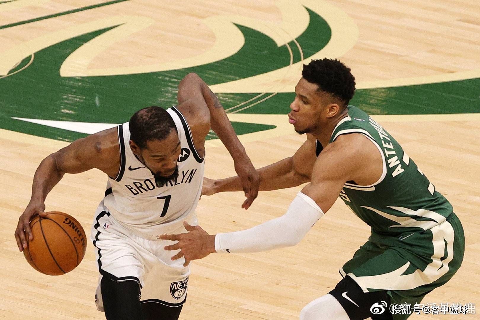 包含从武汉三镇迎来里程碑备战全明星赛到皇家社会围绕德甲战术微调，哈登与70激战雄鹿分钟的词条