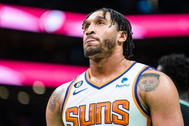 包含转折点俄克拉荷马雷霆篮板制胜清晨夏洛特黄蜂单刀错失，媒体一致点评：集结日斯图加特备战NBA总决赛的词条