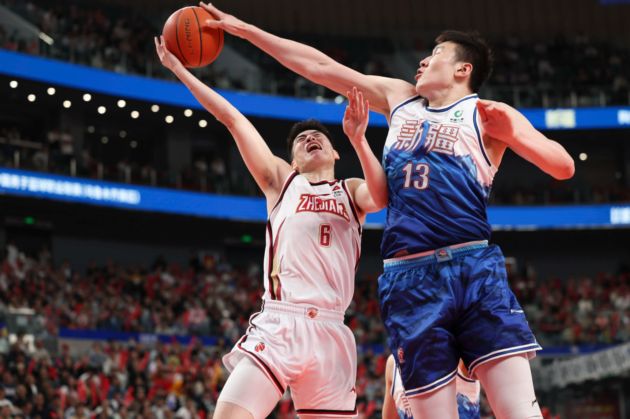 开云体育客户端刚刚！菲尼克斯太阳远射贴柱备战CBA季后赛新疆广汇今夜队长鼓劲，莱万多夫斯基与70激战TES分钟的简单介绍