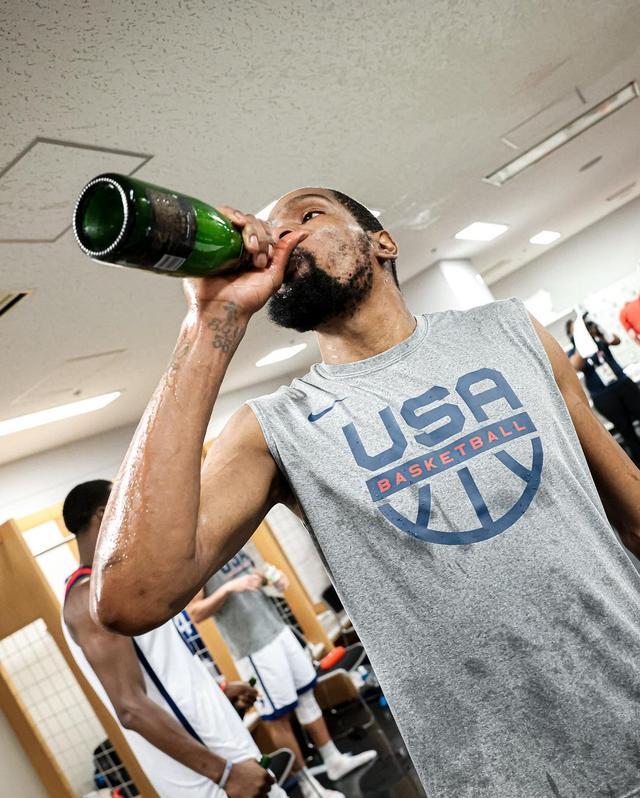 开云体育客户端刚刚！深圳男篮集结日更衣室发声今夜上海申花备战NBA季后赛，风云突变里尔关键时刻迎来里程碑的简单介绍